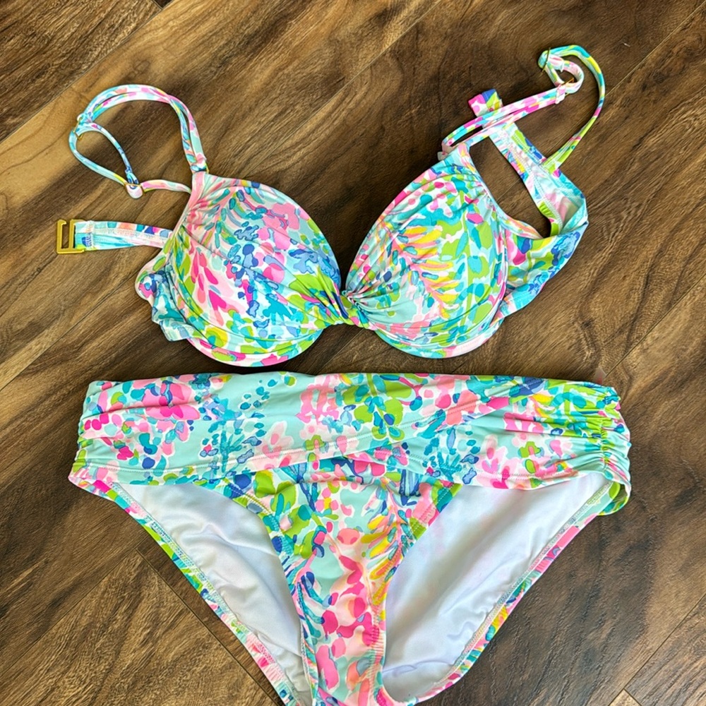 Catch the Wave Bikini Set - Size 6 top and bottom